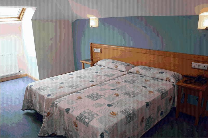 Hotel La Guindal Arriondas Pokoj fotografie